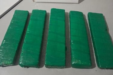 Morador do Jardim Ipanema encontra 2,4 kg de maconha no quintal e aciona a PM
