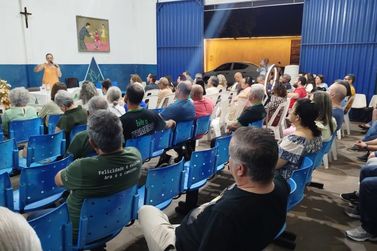 Palestra sobre c&eacute;rebro e f&eacute; re&uacute;ne comunidade na ARA Jabuticabeiras, em Umuarama