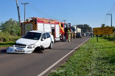 Acidente em Umuarama envolve tr&ecirc;s ve&iacute;culos e bloqueia rodovia PR-580, nesta segunda-feira