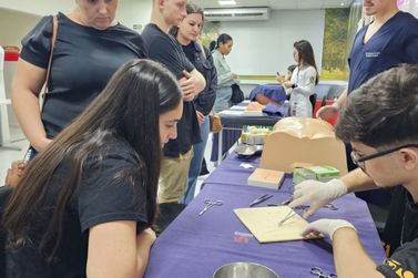 Med Day da Unipar oferece simula&ccedil;&otilde;es de emerg&ecirc;ncia e sutura a estudantes neste s&aacute;bado