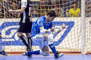 Umuarama Futsal lan&ccedil;a combo promocional com chopp gr&aacute;tis para confrontos decisivos