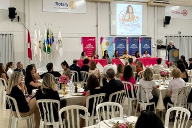 12&ordf; edi&ccedil;&atilde;o do Ch&aacute; Rosa marca programa&ccedil;&atilde;o de preven&ccedil;&atilde;o ao c&acirc;ncer de mama em Umuarama