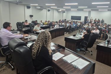 Em destaque: C&acirc;mara de Umuarama teve sess&otilde;es ordin&aacute;ria e extraordin&aacute;ria nesta segunda-feira