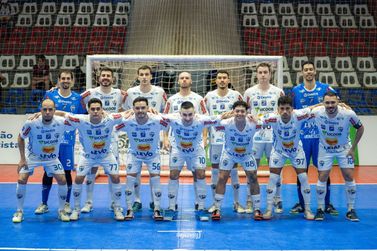 Com ex-t&eacute;cnico Peri Fuentes no comando rival, Umuarama enfrenta o ACBF em jogo decisivo