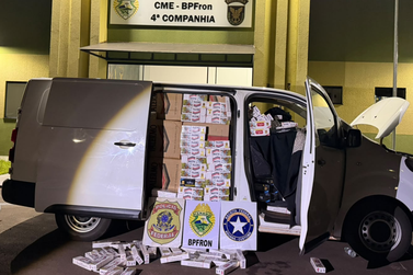 Panorama: Forças de Segurança apreendem van com 4 mil pacotes de cigarros contrabandeados em Mariluz