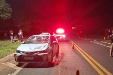 Motociclista e passageiro ficam feridos em acidente na PR-323, em Perobal