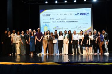 governo local de Umuarama premia profissionais e escolas por boas práticas na educação