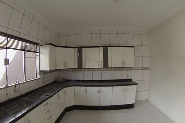 Casa para alugar - 270m&sup2; - JARDIM ALPHAVILE