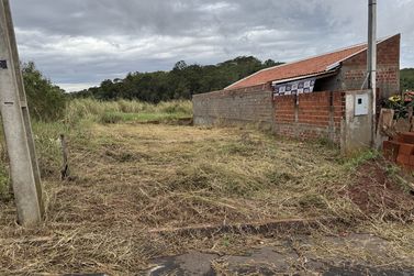 Terreno &agrave; venda - 137m&sup2; - Jardim Roma