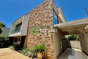 Casa &agrave; venda - 242m&sup2; - ZONA II