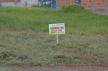 Terreno &agrave; venda - 304m&sup2; - Jardim Real