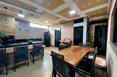 Casa &agrave; venda - Centro