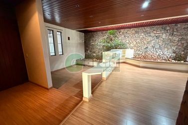 Casa para alugar - 525m&sup2; - Zona I