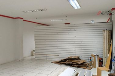 Sal&atilde;o Comercial para alugar - 200m&sup2; - Centro
