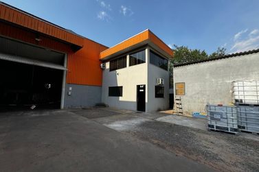 Sal&atilde;o Comercial &agrave; venda - 2000m&sup2; - Parque Industrial