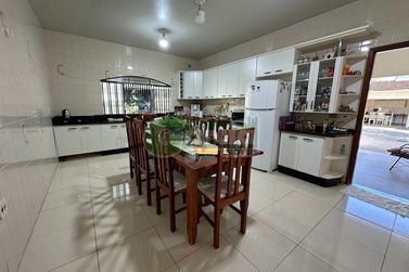 Casa &agrave; venda - 300m&sup2; - Parque San Remo I