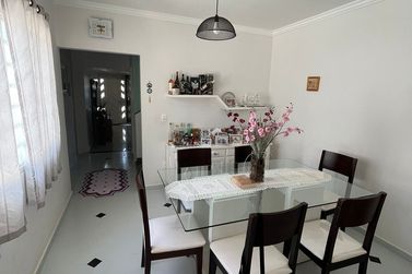 Sobrado &agrave; venda - 200m&sup2; - Zona II