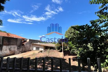 Terreno &agrave; venda - 490m&sup2; - ZONA V