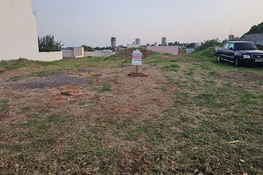 Terreno &agrave; venda - 402m&sup2; - JARDIM LAGUNA