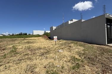 Terreno &agrave; venda - 187m&sup2; - Zona III