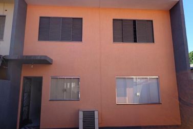 Sobrado &agrave; venda - 200m&sup2; - Zona 1