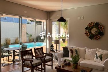 Casa &agrave; venda - 355m&sup2; - Centro