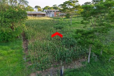 Ch&aacute;cara &agrave; venda - Br 323