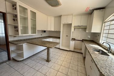 Casa &agrave; venda - 293m&sup2; - Zona Armazem