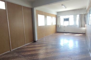 Sal&atilde;o Comercial para alugar - 150m&sup2; - Centro