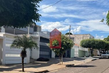 Terreno &agrave; venda - 490m&sup2; - Zona V