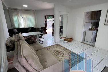 Casa &agrave; venda - 242m&sup2; - Zona I