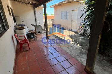 Terreno &agrave; venda - 490m&sup2; - ZONA V