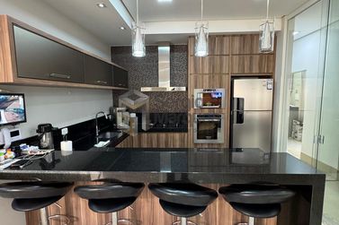 Casa &agrave; venda - 415m&sup2; - Zona V