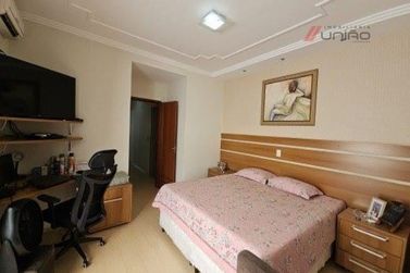 Casa &agrave; venda - 292m&sup2; - Zona III