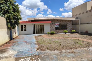 Casa para alugar - 100m&sup2; - Zona II