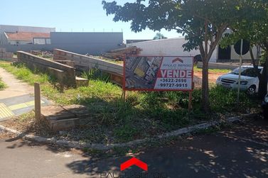 Terreno &agrave; venda - 450m&sup2; - Parque Petropolis