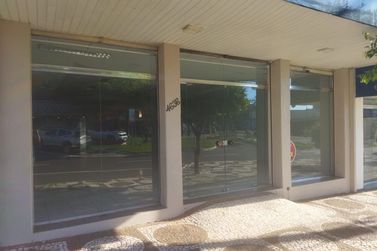 Sal&atilde;o Comercial para alugar - 200m&sup2; - Centro