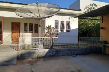 Casa &agrave; venda - 525m&sup2; - Jardim Tropical