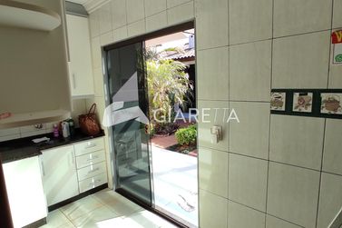 Casa &agrave; venda - 180m&sup2; - JARDIM GISELA