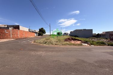 Terreno &agrave; venda - 341m&sup2; - Jardim Real