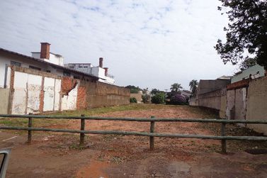 Terreno &agrave; venda - 1631m&sup2; - Zona 1