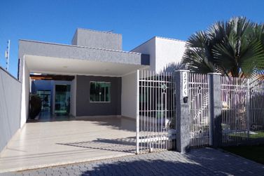 Casa &agrave; venda - 233m&sup2; - JARDIM TAMOIO