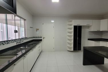 Apartamento &agrave; venda - 315m&sup2; - Zona VII