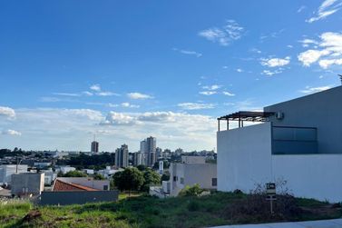 Terreno &agrave; venda - 360m&sup2; - Jardim Laguna