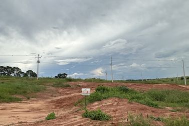 Terreno &agrave; venda - 300m&sup2; - Centro