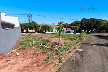 Terreno &agrave; venda - 241m&sup2; - Zona V