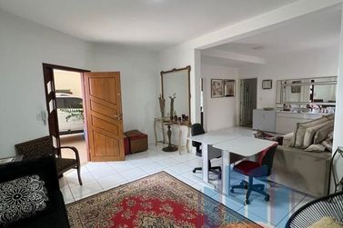 Casa &agrave; venda - 242m&sup2; - Zona I