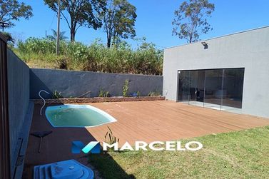 Ch&aacute;cara &agrave; venda - 2000m&sup2; - PR - 580