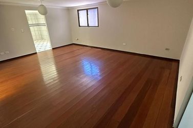 Casa para alugar - 260m&sup2; - Zona I-A