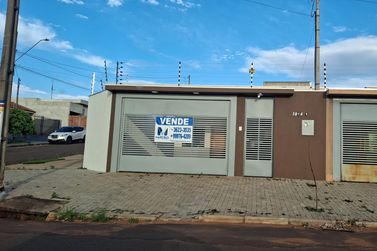 Casa &agrave; venda - 100m&sup2; - Jardim Caravelle